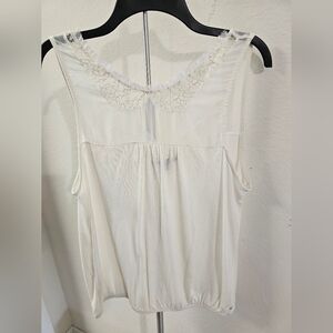 American Eagle sleeveless top, size xl, gold thread detail around neck